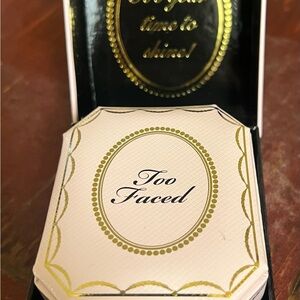 Too Faced Diamond Light Highlighter with Gold Details